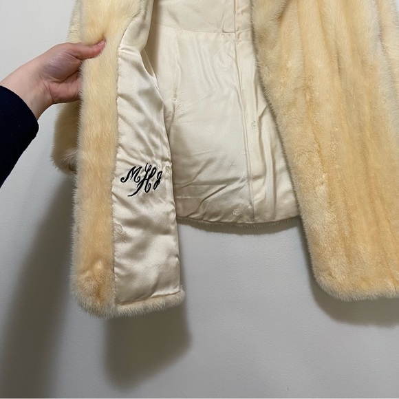 Vintage Furs by Nathan White Mink Fur Shawl Cape with Pockets - Picture 4 of 6